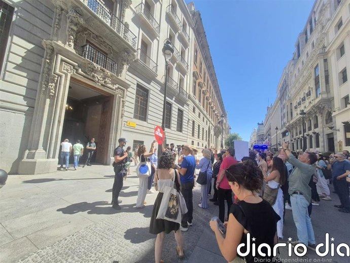 Galeristas y artistas piden ante Cultura y Hacienda una reforma del IVA cultural español: "¡No somos lujo!"