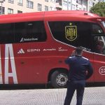 Galicia recibe a la selección española al son de las gaitas