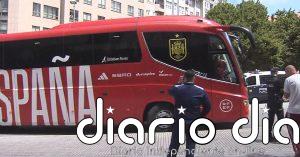 Galicia recibe a la selección española al son de las gaitas