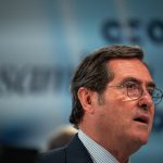 Garamendi avisa de "deriva institucional" en España y acusa a Trabajo de "asfixiar" con normativas
