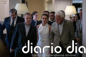 González sugiere que Zapatero debería devolver las joyas antes de que se dirima su origen y Page le pide explicaciones