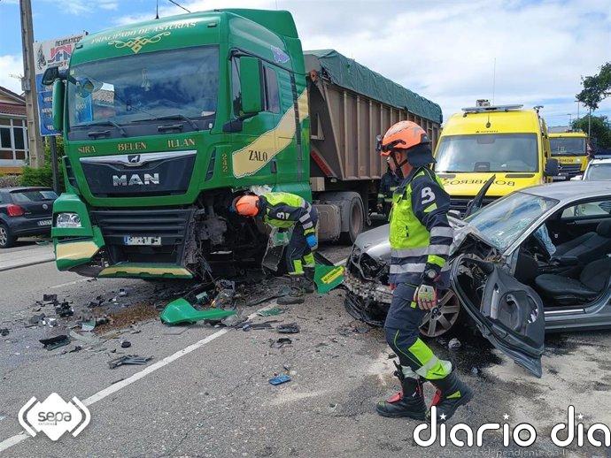 Herido el conductor de un turismo tras colisionar contra un camión en la AS-17, en Llanera