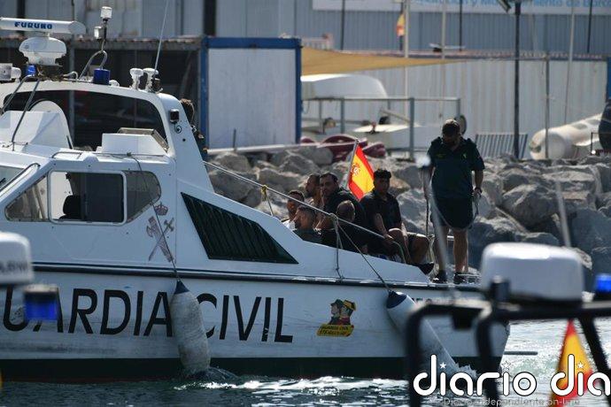 Intervenida una embarcación recreativa y quince fardos de hachís en las costas de Barbate (Cádiz)