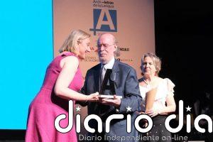 Isabel Blanco entrega el Premio Archiletras de la Lengua a la Fundación Joaquín Díaz