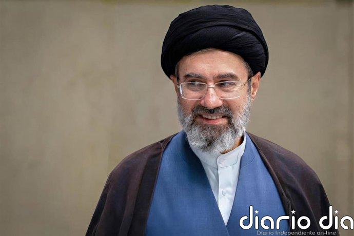 Jamenei admite diferencias con Pezeshkian sobre el acuerdo con EEUU y dice que el presidente lo convenció