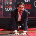 Javier Bardem hace historia como el primer español en dejar sus huellas en Hollywood y carga contra Trump y el ICE