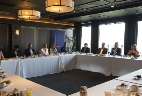 José Luis Martínez-Almeida recibe a AP Institute
