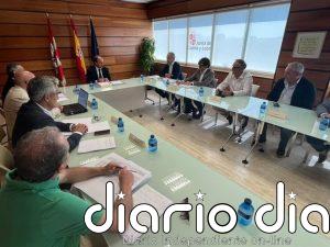Junta mantiene una reunión de coordinación con la patronal de avicultura para abordar el foco de enfermedad de Newcastle