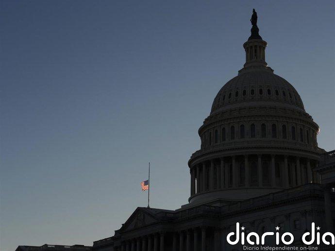 La actividad económica de EEUU creció ligeramente con diferencias entre grupos socioeconómicos, según la Fed