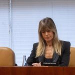 La acusación mantiene la petición de retirada de pasaporte para Begoña Gómez y que comparezca cada 15 días en el juzgado