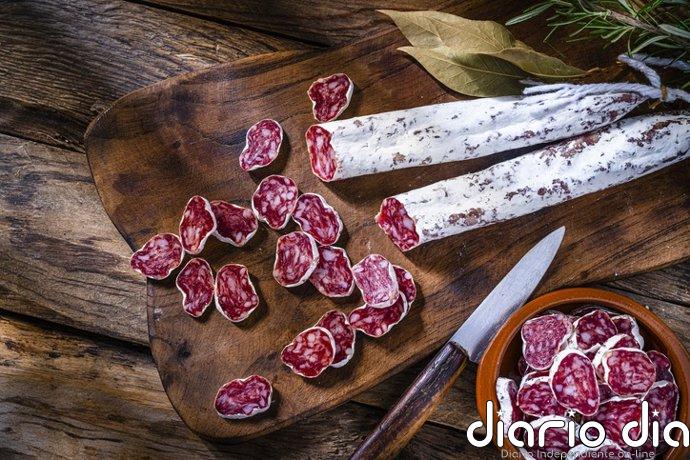La AESAN alerta de la presencia de Salmonella en dos lotes de fuet procedente de España
