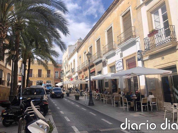 La alcaldesa autoriza en un bando pantallas en las terrazas para los play-offs de la UD Almería y el Mundial de Fútbol