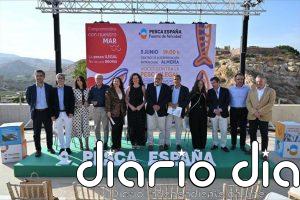 La alcaldesa de Almería defiende al sector pesquero, "vital" frente a la pesca ilegal