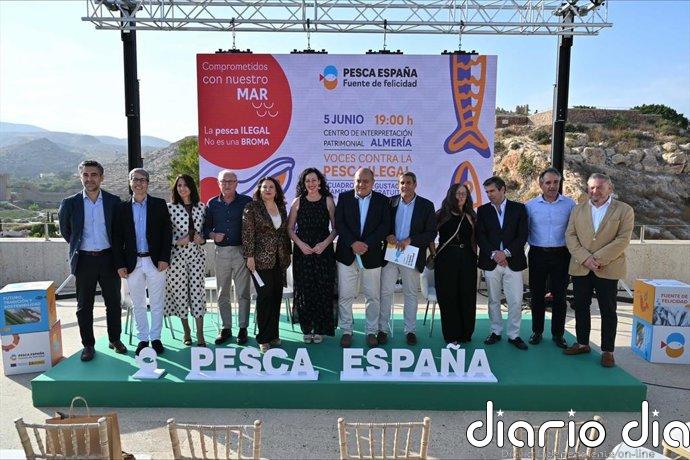 La alcaldesa de Almería defiende al sector pesquero, "vital" frente a la pesca ilegal