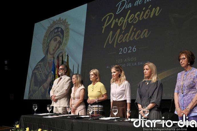La alcaldesa de Jerez (Cádiz) felicita a los 69 profesionales reconocidos en el Día de la Profesión Médica
