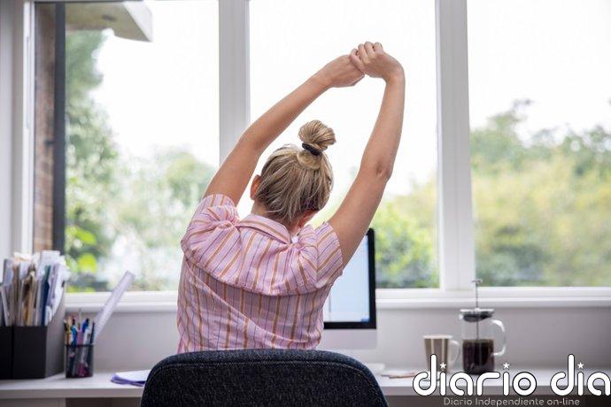 La ciencia ya lo ha decidido: el gesto de 5 minutos que deberías hacer cada hora si trabajas sentado