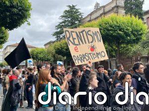 La crisis de la vivienda vuelve a movilizar a más de un millar de personas en Santiago
