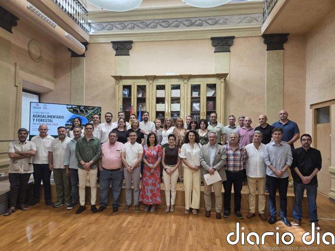 La Diputación de Badajoz dota con 7,8 millones un plan dirigido a impulsar los sectores agroalimentario y forestal