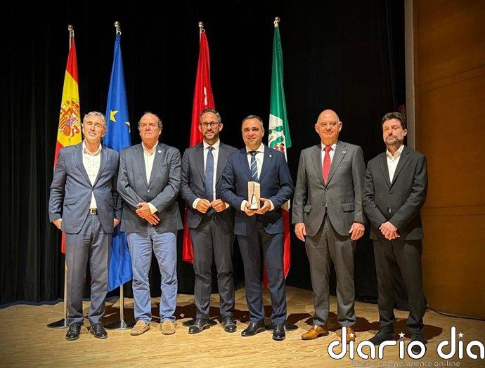 La Diputación recoge la Escoba de Platino a la gestión de la Ecocentral Granada, referente en España