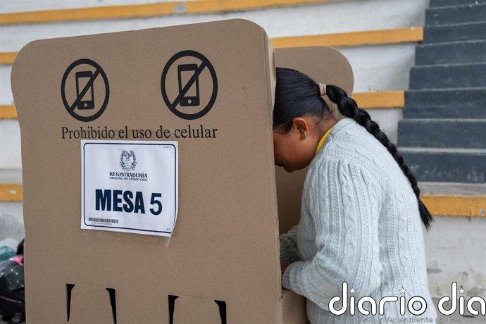 La entidad electoral de Colombia finaliza el escrutinio y lo reivindica como "eficiente" y "sin contratiempos"