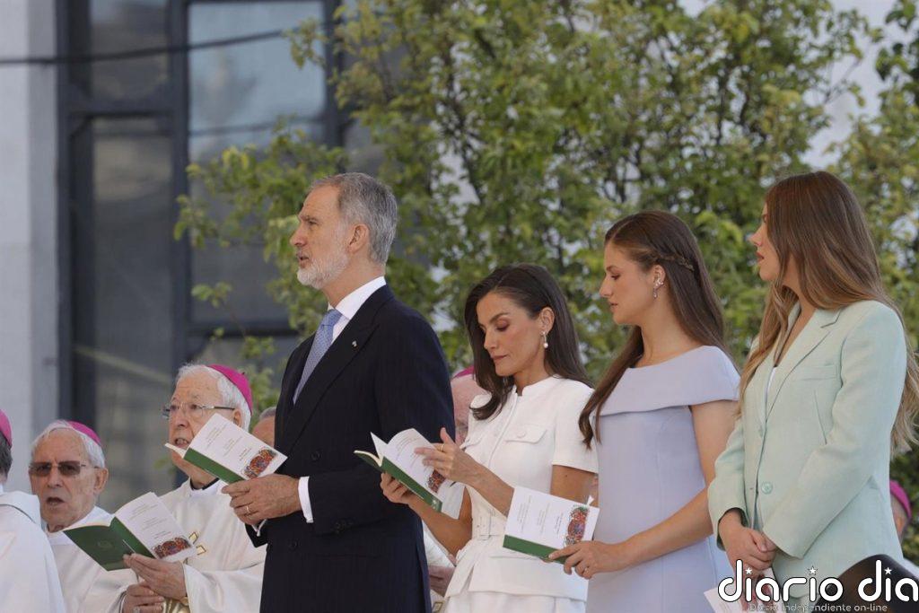 La Familia Real acude a la Santa Misa