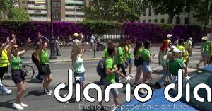 La indignación por el empujón de un policía a una profesora sube el tono de las protestas de los docentes en la Comunidad Valenciana