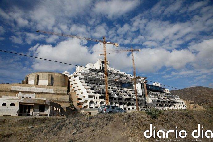 La Junta y el Gobierno esperarán a que el TSJA se pronuncie sobre el Algarrobico para avanzar en sus acuerdos