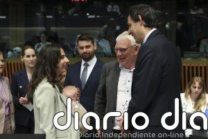 La ministra sueca de Medio Ambiente acude a la reunión con socios de la UE con su bebé: "No quiero tener que elegir"