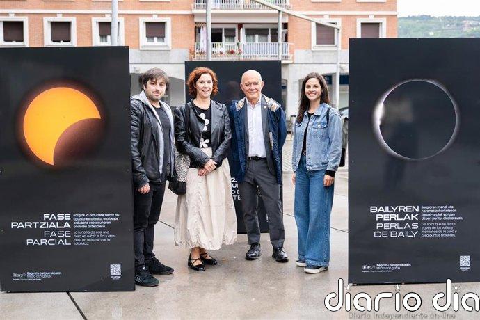La muestra "El día de los dos atardeceres", centrada en el eclipse solar, llega al barrio bilbaíno de San Francisco