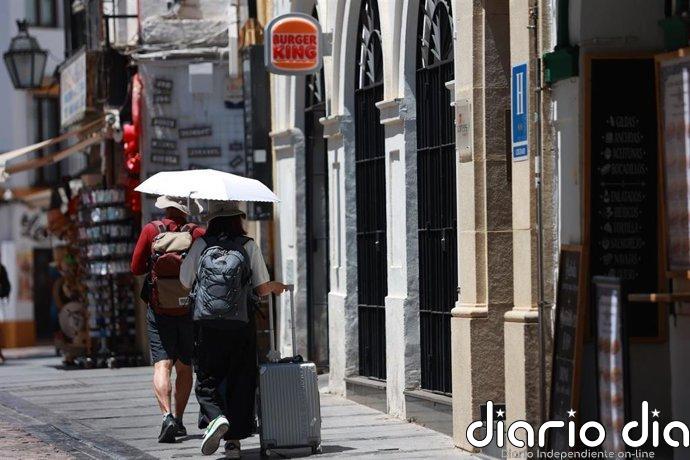 La ola de calor continúa, con hasta 10ºC más de lo normal y más de 42ºC, aunque los termómetros bajan desde el miércoles