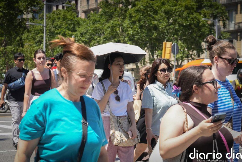 La ola de calor continuará este lunes con temperaturas de hasta 42ºC y avisos en 15 comunidades