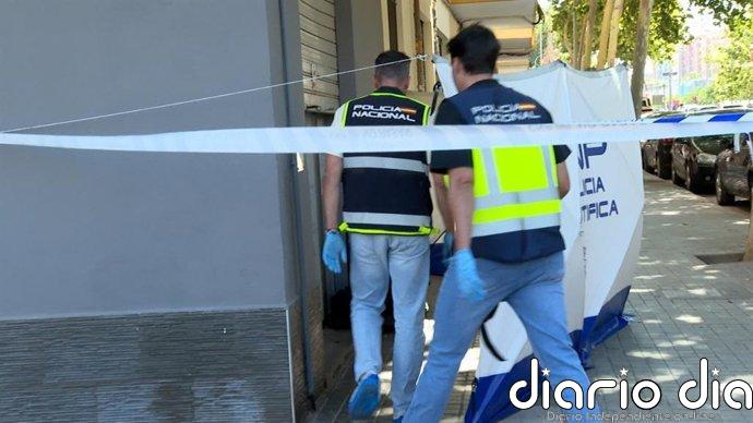 La Policía inspecciona la clínica de València en la que el hombre de 24 años mató al logopeda de su hijo