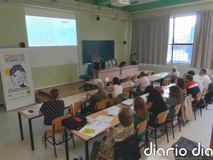 La profesora de la UC Esther Peña destaca el reflejo de dos sociedades en la toponimia histórica de la península