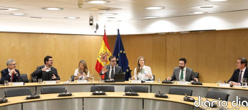 La rebaja del IVA y otros impuestos a la luz y el gas decaen este lunes por la moderación del IPC
