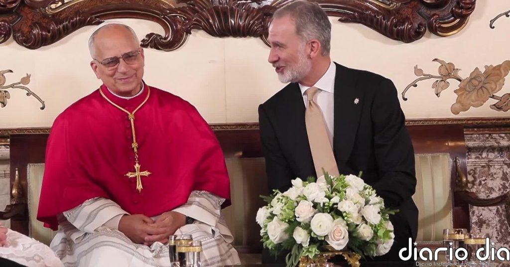 La reina reconoce al papa su gran conocimiento del ser humano y León XIV le responde: “Soy de la calle, así es”