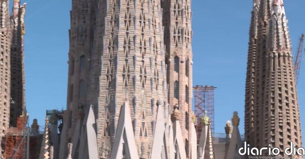 La Sagrada Familia usó pegamento para la construcción de sus torres centrales