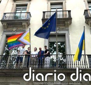 La sede del Parlamento y Comisión europeas en Barcelona iza la bandera LGTBIQ+ el Día del Orgullo