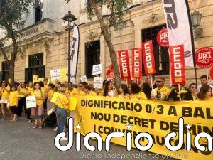 Las educadoras de las 'escoletes' arrancan una nueva jornada de huelga con una protesta frente al Parlament