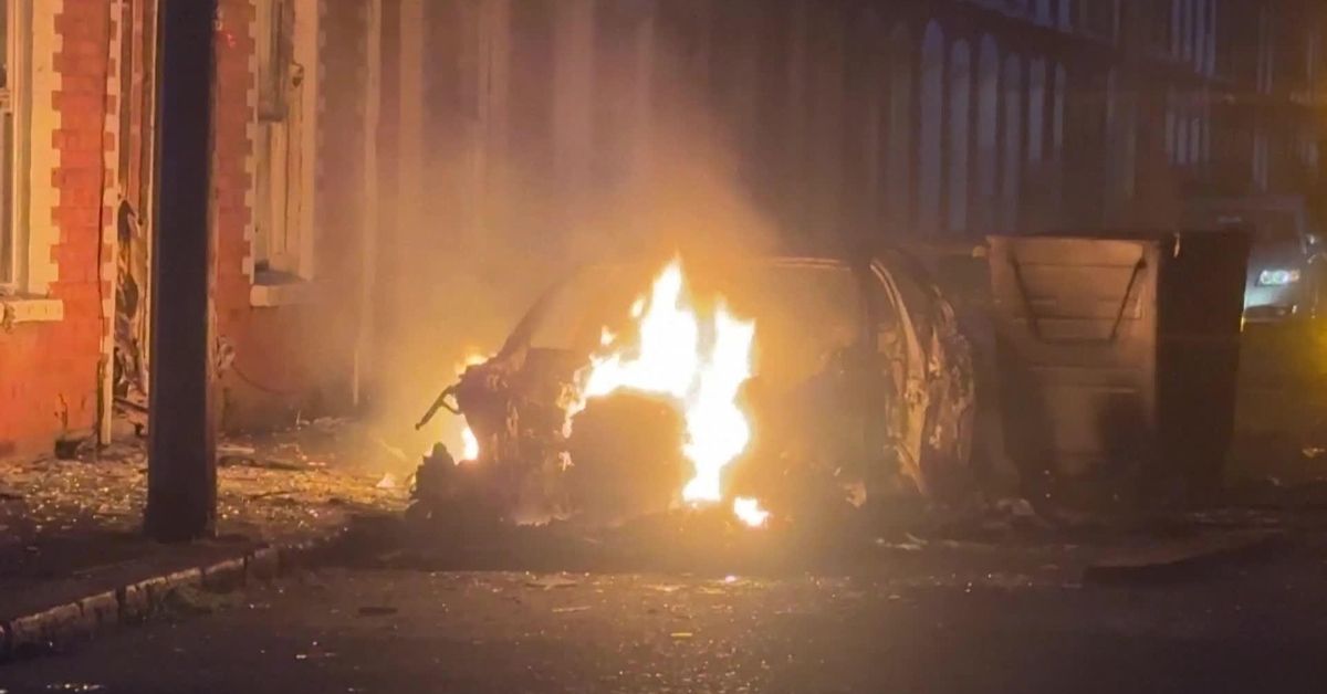 las-protestas-antiinmigracion-incendian-las-calles-de-belfast.jpg