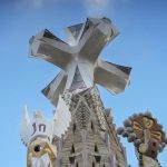 León XIV bendice la Torre de Jesús de la Sagrada Familia alternando catalán y castellano