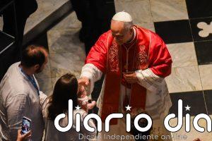 León XIV insta en Montserrat a renunciar a "palabras hirientes y calumnias" y pide que el odio ceda paso a la paz