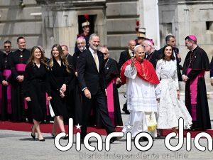 León XIV, recibido con honores por los Reyes y sus hijas a su llegada al Palacio Real