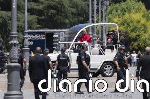 León XIV se hace viral con el gesto de 'six-seven' durante su recorrido matinal por Madrid