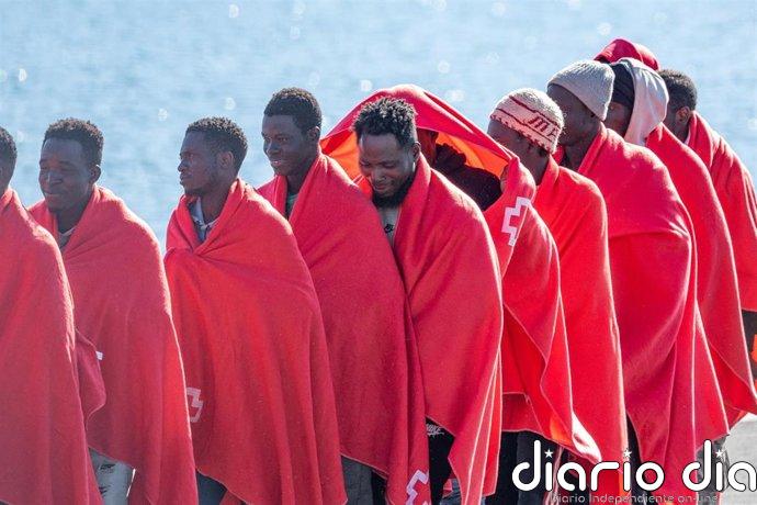 León XIV visita Canarias en medio de la regularización de migrantes y 10.000 llegadas irregulares a España en 2026