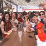Los aficionados españoles vibran con los goles de la selección contra Arabia