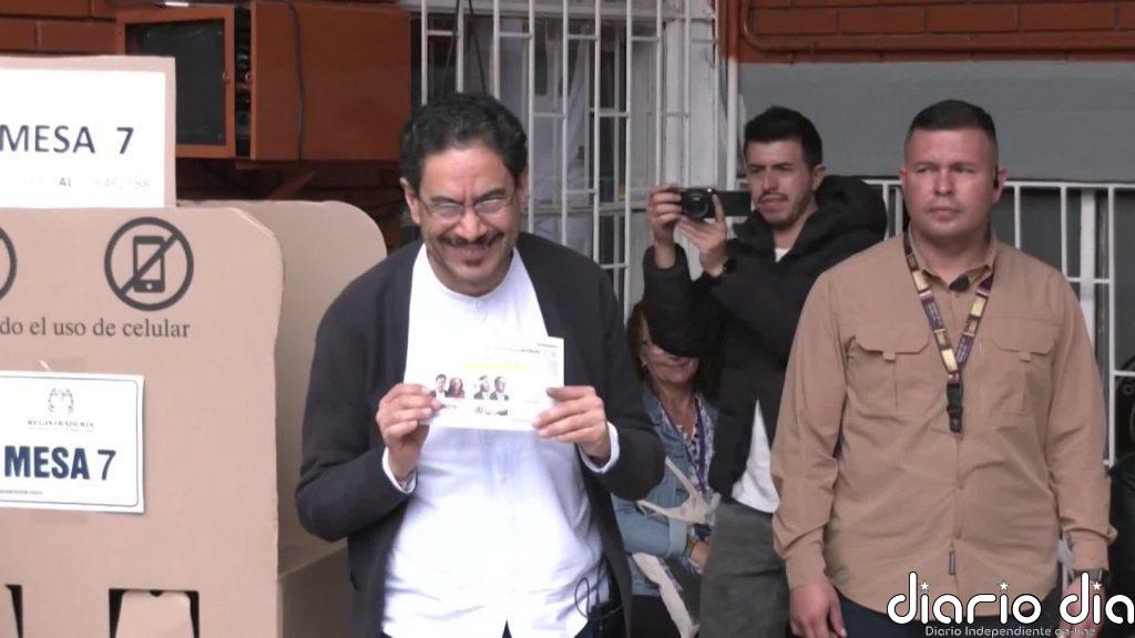 Los candidatos Espriella y Cepeda votan en las elecciones presidenciales de Colombia