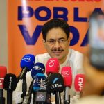 Los candidatos votan en la segunda vuelta de las presidenciales colombianas