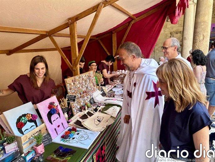 Los centros asistenciales de la Diputación de León celebran su Fiesta Medieval en el patio del Palacio de los Guzmanes