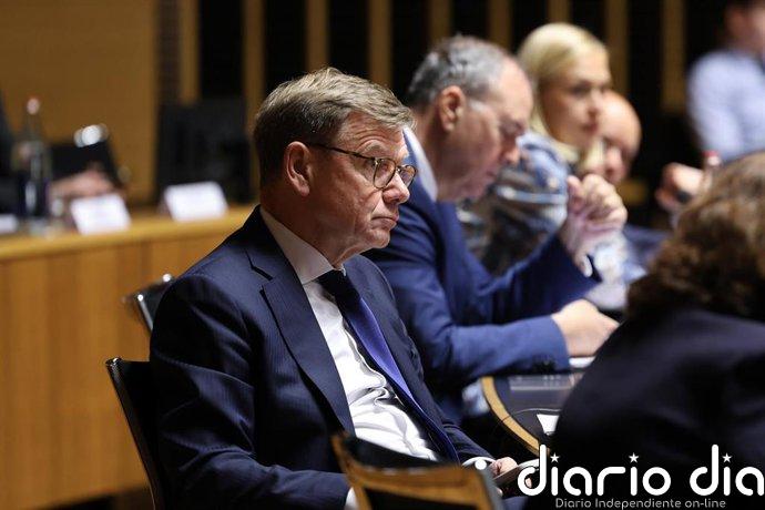 Los ministros de Exteriores de la UE celebran la apertura formal de las negociaciones de adhesión de Ucrania y Moldavia
