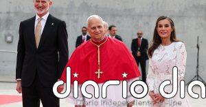 Los reyes reciben al papa León XIV a su llegada a España